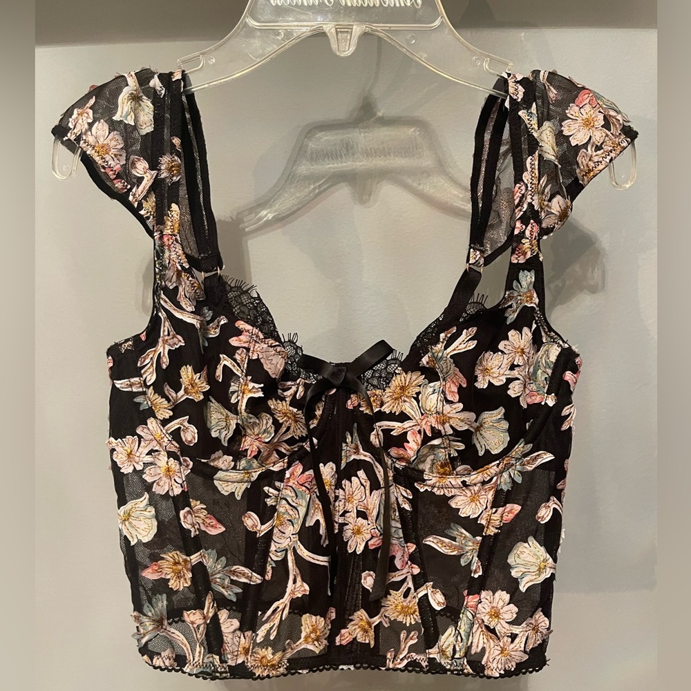 Victoria secret Corset style lingerie
top with embroidered floral details - Picture 5 of 7